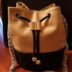 BRAND NEW CHIC /CROSSBODY BAG/HANDBAG